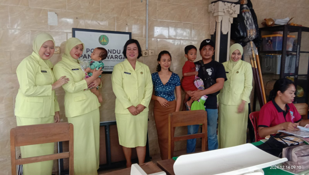 Kunjungan rutin ibu ibu Kejari Badung ke Posyandu Balita..lansia dan BKB Br.Panca Warga serta pemberian PMT dr Kantor Desa Mengwitan